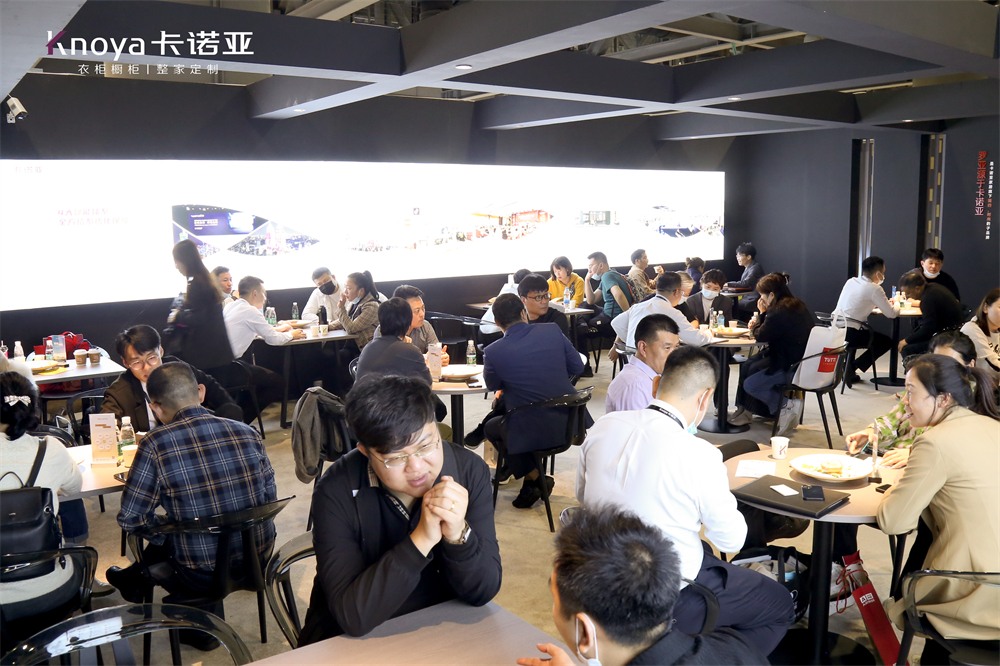 卡诺亚“四驱”并进亮相广州app家居展 卡诺亚“四驱”并进亮相广州app家居展