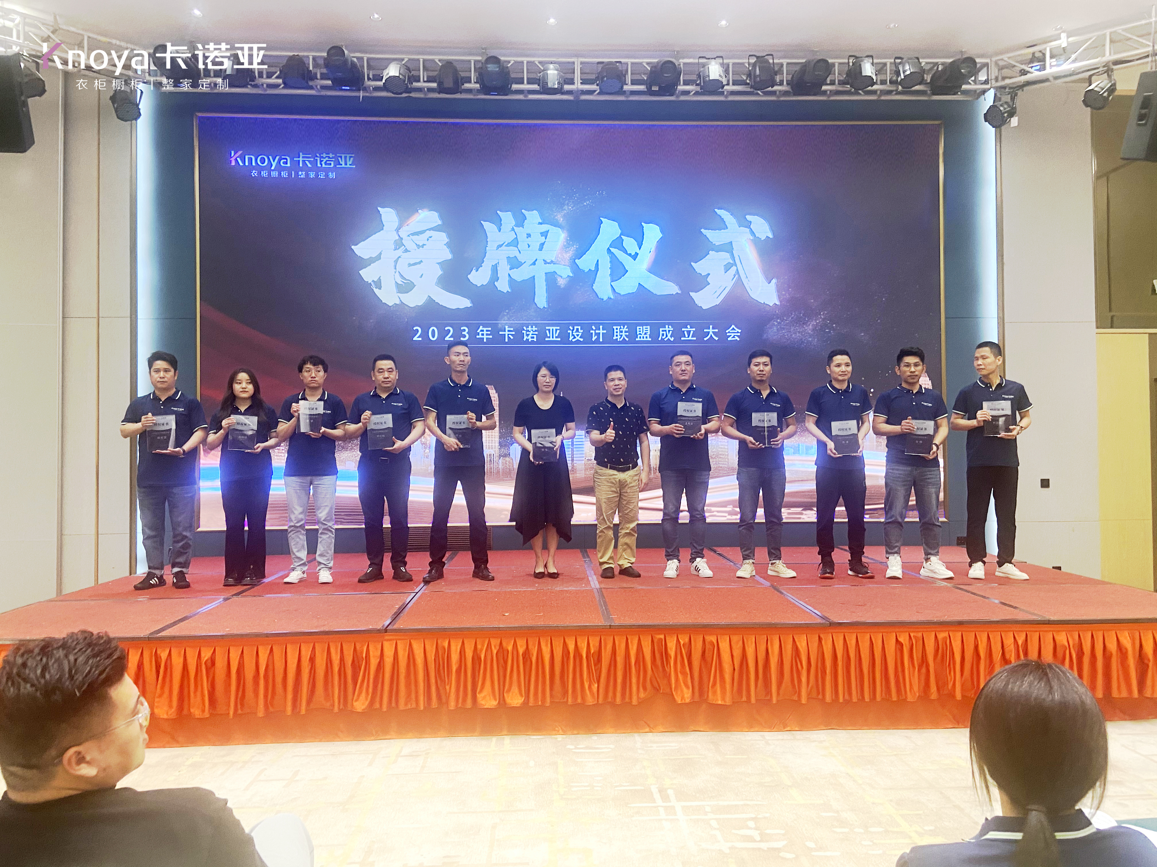 卡诺亚董事兼副总裁赖永精为会员授牌 卡诺亚董事兼副总裁赖永精为会员授牌